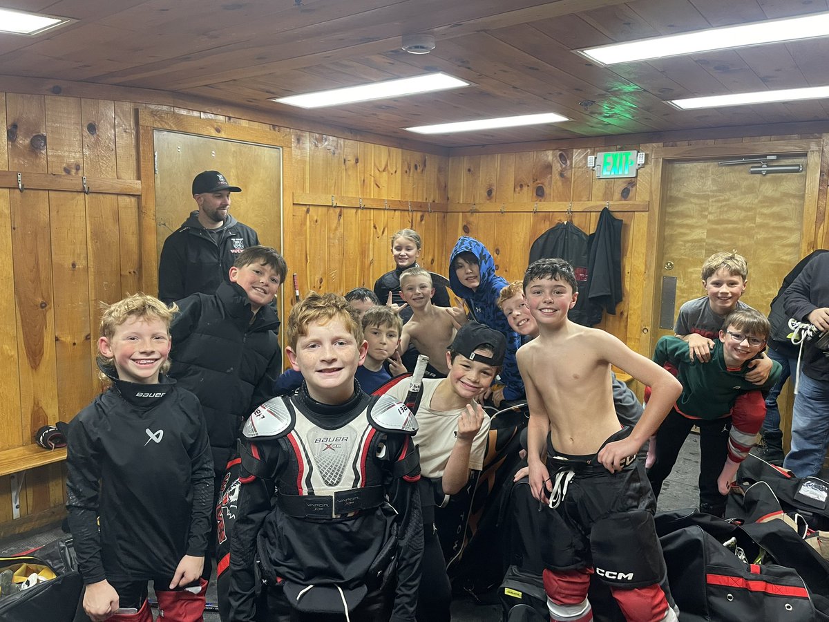 newenglandwolv1's tweet image. What a fantastic weekend of hockey for our 10U.  Against competition from Massachusetts &amp;amp; the rest of New England, our squad earned a berth into the finals &amp;amp; finished as runner up.
Robinson, Manning, Seager, Cuthbert, OBrien, Russell &amp;amp; many more played their hearts out. #newolves