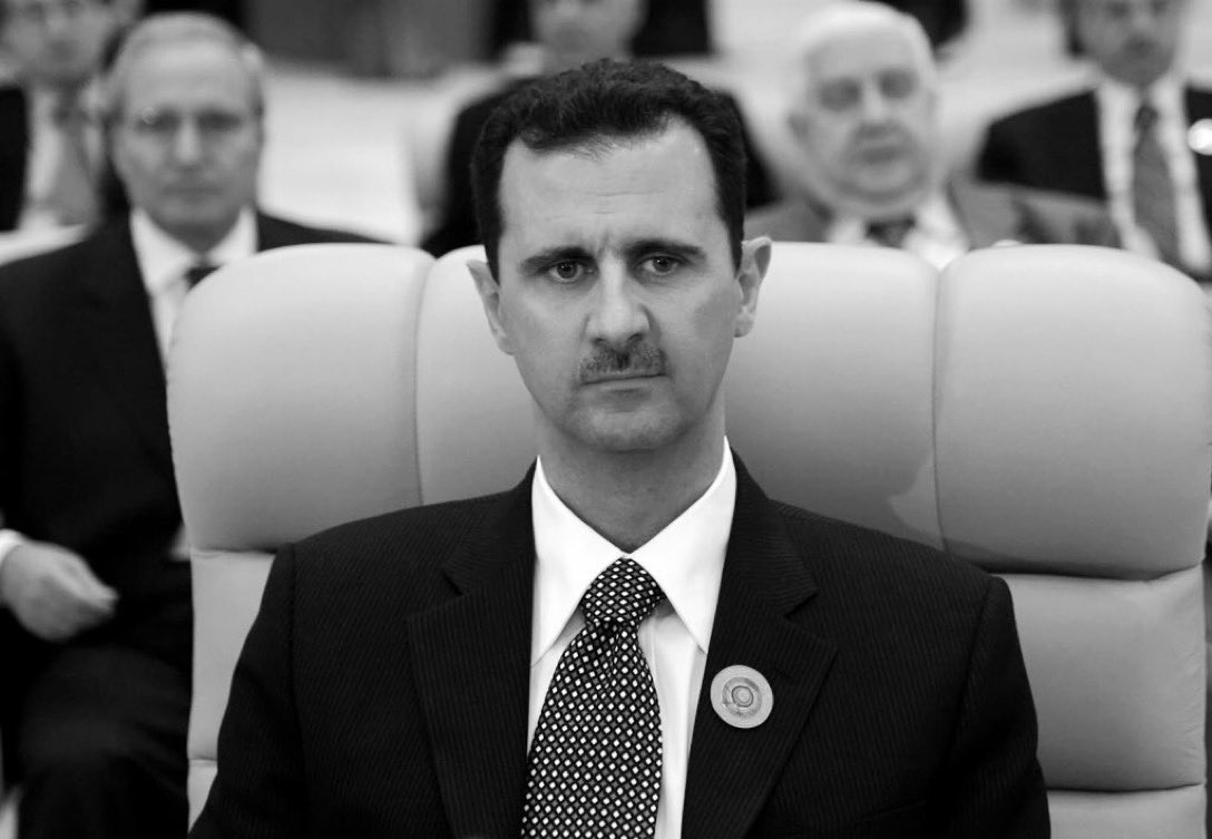 سبحان الله مقلب الاحوال…

سوريا والشعب السوري الآن يعيشون اجواء عيد وإحتفالات ضخمة بسبب يوم التحرير، وفي الوقت نفسه بشار الأسد يعيش في رعب في روسيا بسبب مقاطع قديمة مسربه له وهو يشتم الرئيس الروسي بوتين