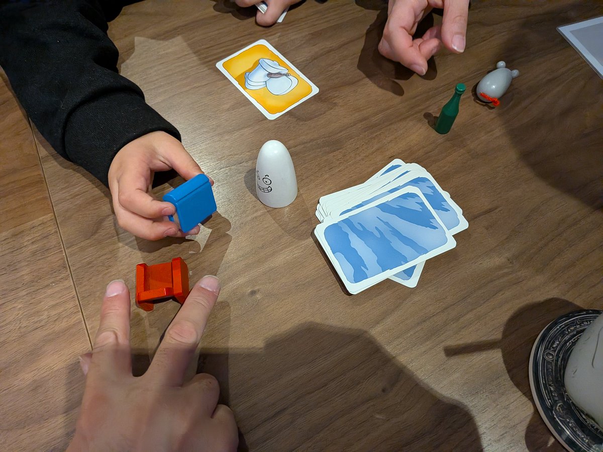 おばけキャッチで遊んで頂いております👻✨️

ボードゲームしながら飲み放題でワイワイ楽しんで頂いてます☺️💕
#スノドラ
#ボードゲーム
#おばけキャッチ