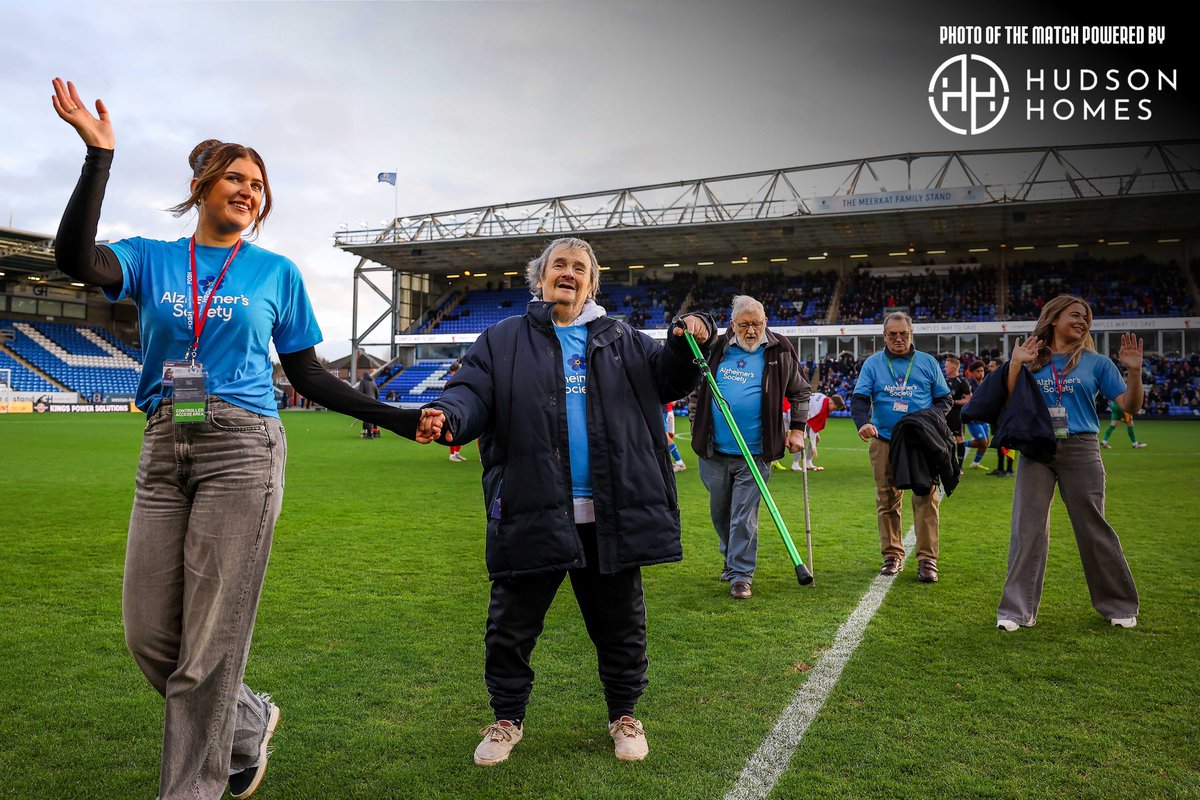 theposh's tweet image. 📷 Raising awareness and support for @alzheimerssoc 💙

Our Hudson Homes Photo of the Match is a powerful one ⬇️

#pufc | @poshfoundation