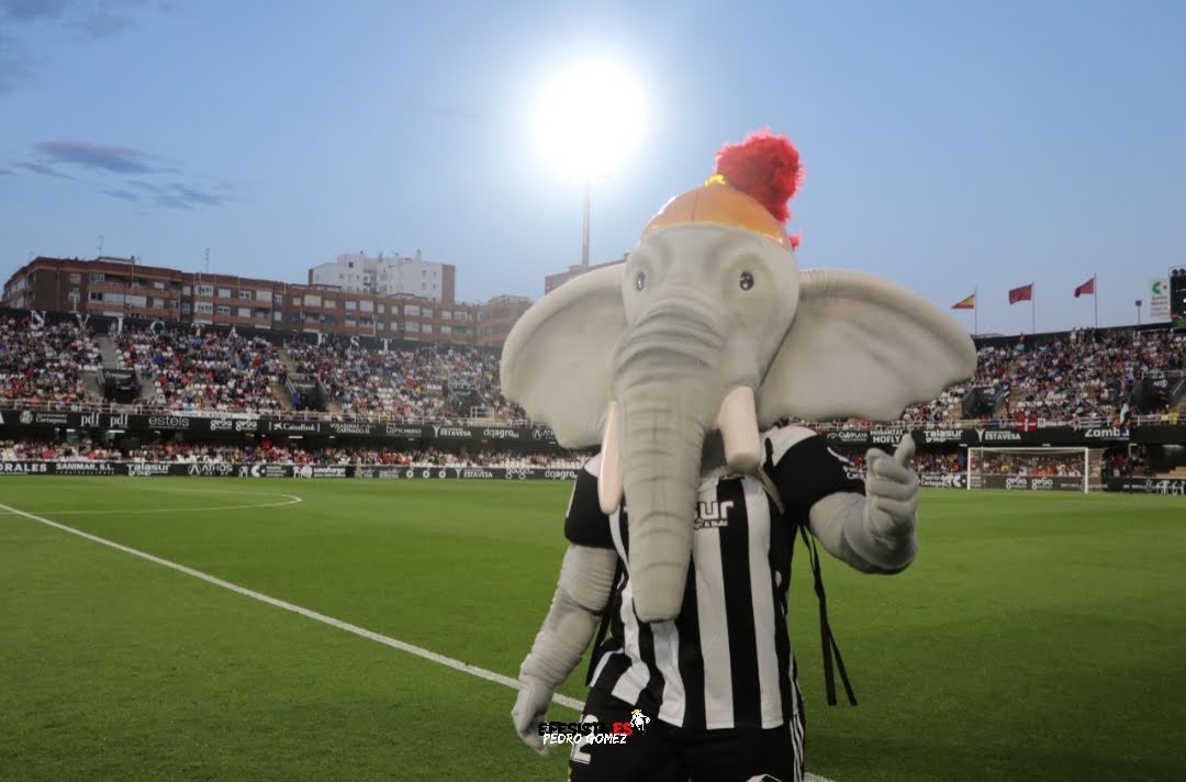 🔥 TODO VENDIDO 🔥🔥

Se cuelga el no billetes en el derbi regional.