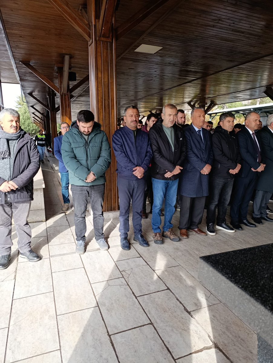 İnna lillahi ve inna ileyhi raciun…
Kadın Kolları Yöneticimiz Sultan Karlıer’in gelininin cenaze merasimine katılarak acılarına ortak olduk. Rabbim merhumeye rahmet, kalanlara sabır ve güç ihsan eylesin.