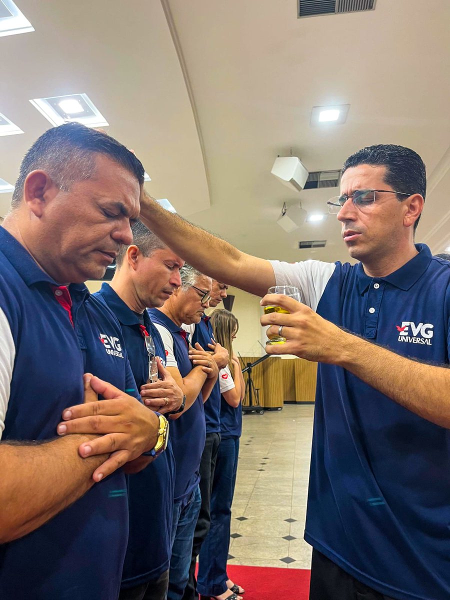 EvgBrasil's tweet image. A farda simboliza, mas é o chamado que sustenta. Ser voluntário é servir, amar e alcançar quem precisa. Quando o propósito fala, seguimos firmes, pois o sustento vem do Alto. #Missão #Compromisso #Ide