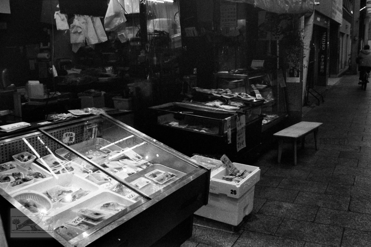 maharaja0884's tweet photo. 「街の鮮魚店」
#Nikon #FM10 #白黒 #モノクロ #自家現像 https://t.co/WilnuoYcMk