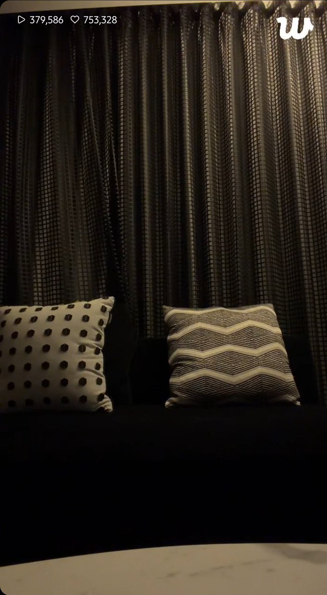 BTSemptychairs's tweet image. Tae live 12/8/25