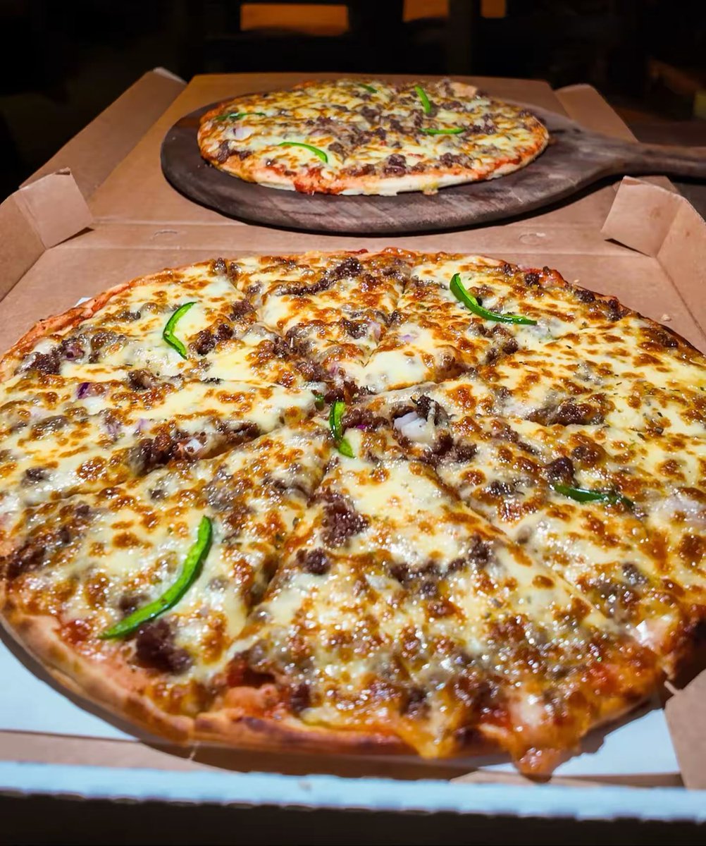 silverbackug's tweet photo. 🔥 Monday Just Got Tastier — Buy 1 Get 1 Free Pizza! 🍕🍕
Why settle for one when you can enjoy two?
Freshly baked, cheesy, and served with love.
📍 Salama Road, near Makindye S.S
📞 +256 761 930476
#MondayOffer #pizzalover #food #pizza #foodie https://t.co/LHcckRFAkF