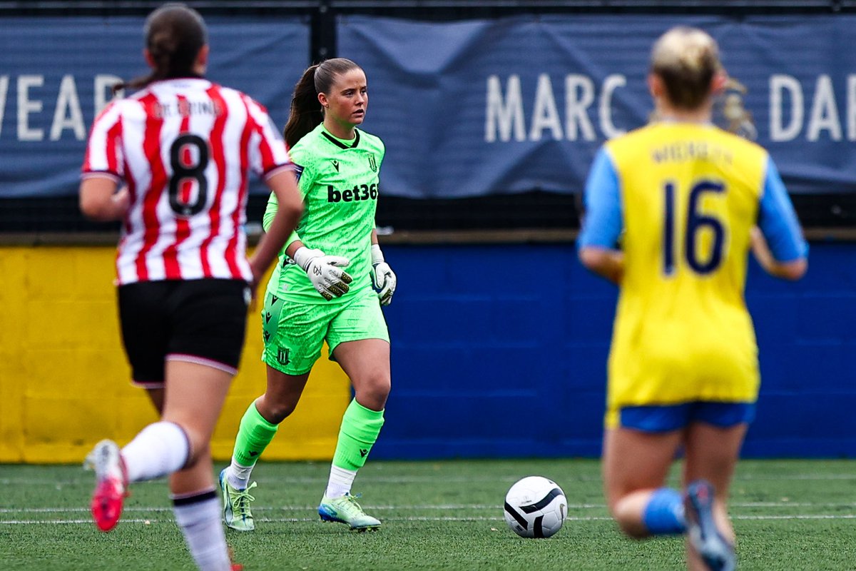 Lucy Farrell tweet media