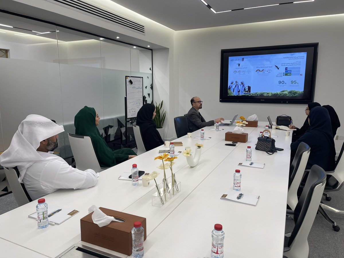 استقبلنا وفدًا من دائرة الأشغال العامة في الشارقة للاطلاع على أفضل الممارسات في مجال الاستدامة البيئية، واستعرضنا خلال الزيارة جهود الدائرة في تعزيز جودة الهواء، ومشروع الكربون الأزرق، وتقنيات الرصد البيئي المتقدمة. نواصل العمل لتعزيز التعاون وتبادل الخبرات ودعم رؤية عجمان 2030