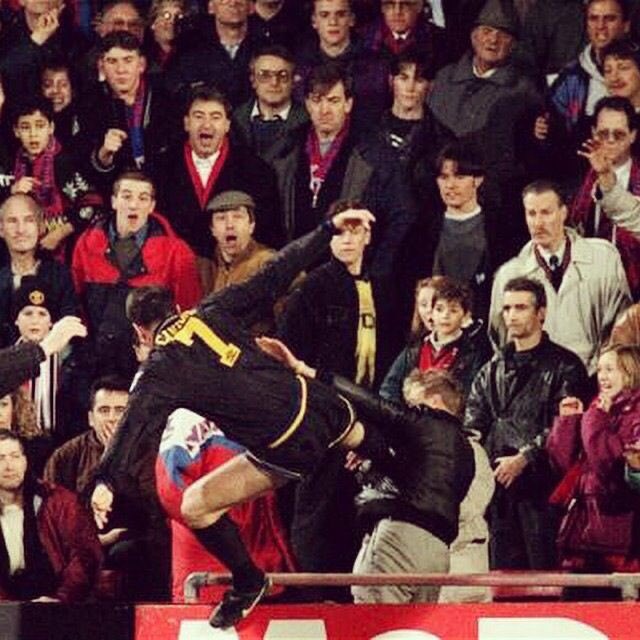 「サッカー好きに悪い奴はいないが、まともな奴もいない」の総本山
🇫🇷エリック・カントナさん

--------------
妻を変えることも、
政治を変えることも、
宗教を変えることもできる。

でも、好きなサッカーチームだけは、決して、決して変えられない。
--------------