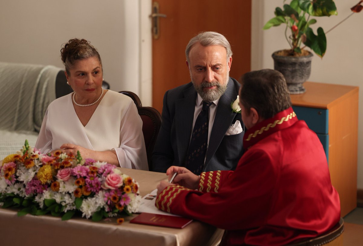 startv's tweet image. #KralKaybederse final bölümü fotoğrafları! 📷 Final bölümü yarın 20.00'de Star'da! @krallkaybederse