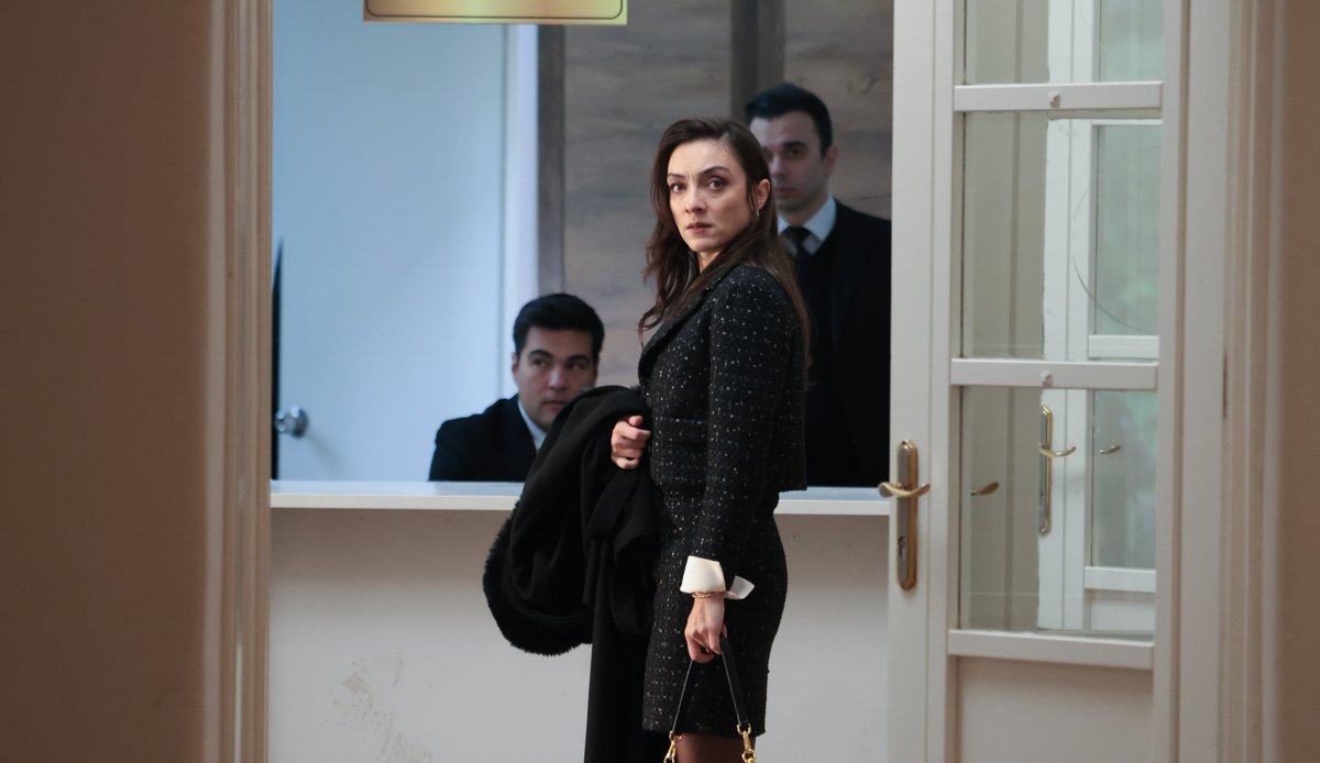 startv's tweet image. #KralKaybederse final bölümü fotoğrafları! 📷 Final bölümü yarın 20.00'de Star'da! @krallkaybederse