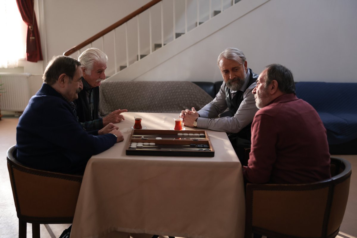 startv's tweet image. #KralKaybederse final bölümü fotoğrafları! 📷 Final bölümü yarın 20.00'de Star'da! @krallkaybederse