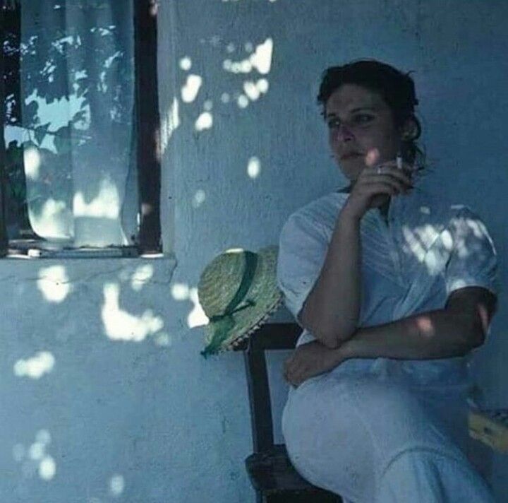 "Benim hiç gönlümü almadılar. Ben hep kendi kendime bir köşede affettim herkesi."

Nilgün Marmara | Kırmızı Kahverengi Defter