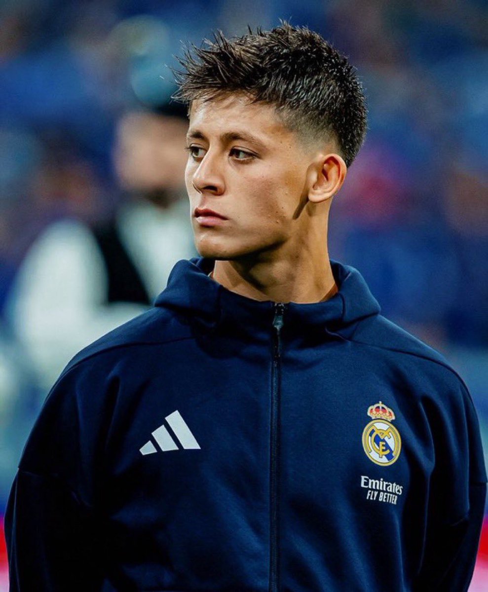 Le pressing que subit Arda Güler au Real est vraiment incompréhensible. C’est top 3 meilleurs joueurs du Real cette saison. Mais au lieu de critiquer toute l’équipe, et surtout Bellingham, les Madrilènes préfèrent s’acharner sur Güler…

La commu de footix quand même 🤣🤣