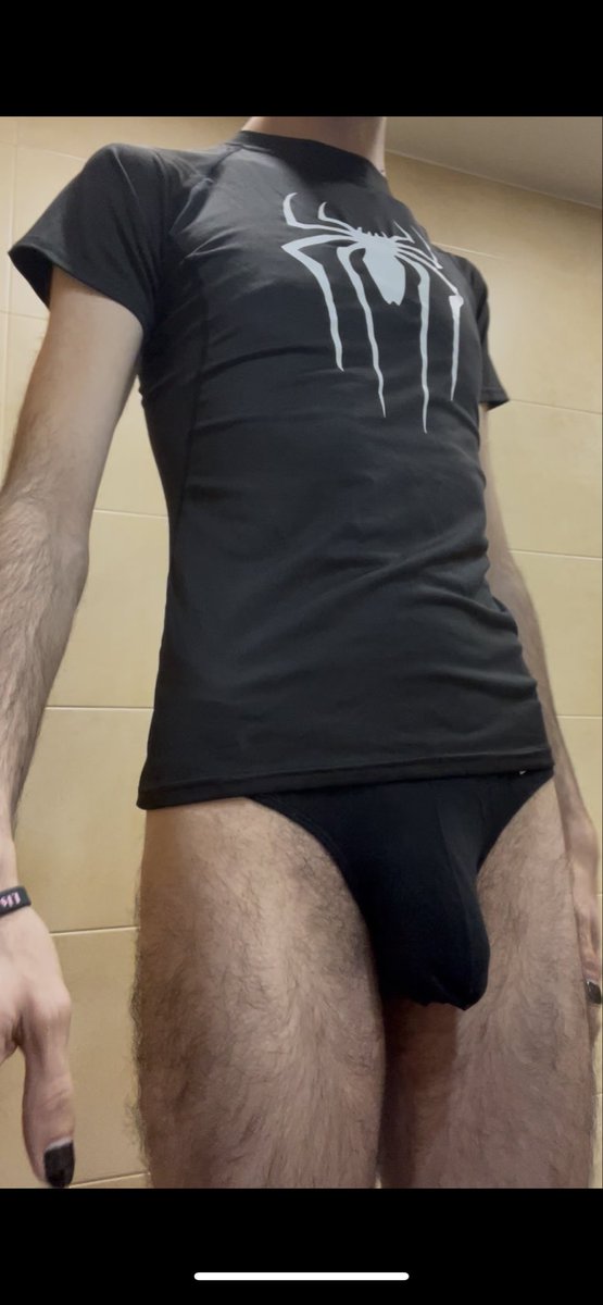 Buen dia follamigos y vecinos!! 🕷️🕸️

Feliz lunes y buena semana para todos, hoy era #mcm o algo asi no? 🤭😏😏

#Monochrome #gay