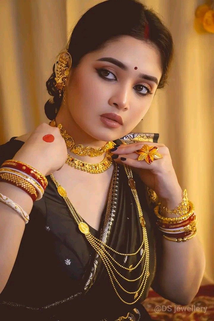 SSinha77417's tweet photo. बहुत ध्यान से मेरी बात शादी सुदा महिला सुने और शादी सुदा मर्द भी सुने, अगर कोई शादी शुदा औरत कुंवारे लडके के इश्क मे है और शादी सुदा मर्द कुंवारी लड़की के इश्क मे है तो तय मानिये आपकी बर्बादी परमात्मा भी नहीं रोक सकता है आपको सो फीसदी बर्बाद होना है कोई अपवाद नहीं सत्यानाश है 🙏 https://t.co/0g6o8RSnPQ