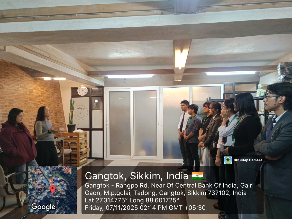 SrmSikkim's tweet image. Students of B.Sc. Zoology &amp;amp; Botany (5th Semester) gained hands-on exposure to eco-friendly product development during their industrial visit to Agapi, a women-led, sustainable skincare enterprise in Sikkim. 

#Agapi #SRMUniversitySikkim #IndustrialVisit #srmus
