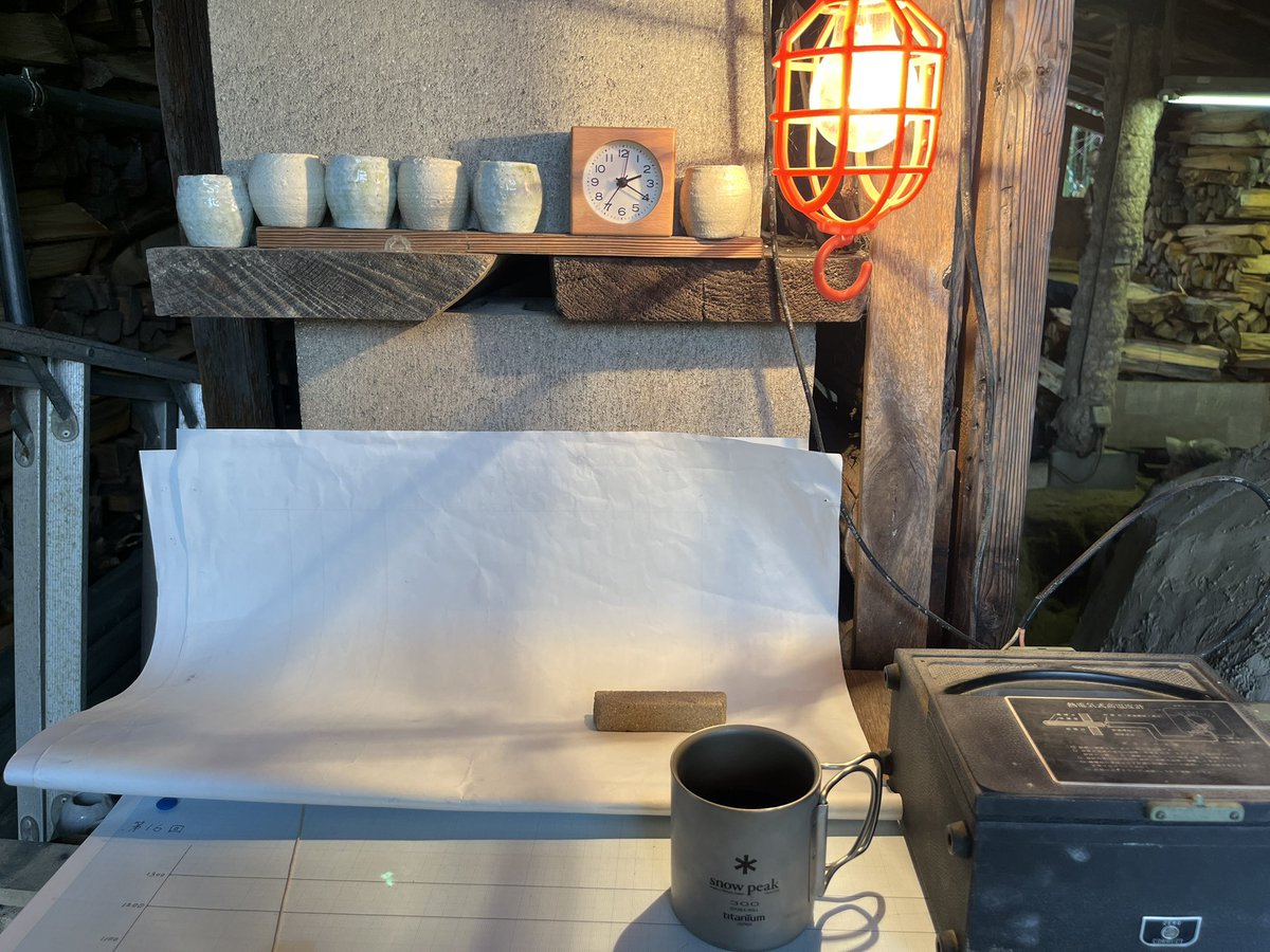 ye3ynkve4ZuJOmb's tweet photo. 今年最後の穴窯の窯焚き。
一年が早い(-.-;)
#岡山 #okayama #鴨方 #kamogata #陶芸 #陶器 #器 #薪窯 #穴窯 #うつわ #pottery #potter #ceramics #ceramicart #art #artist https://t.co/6kmra70Du2