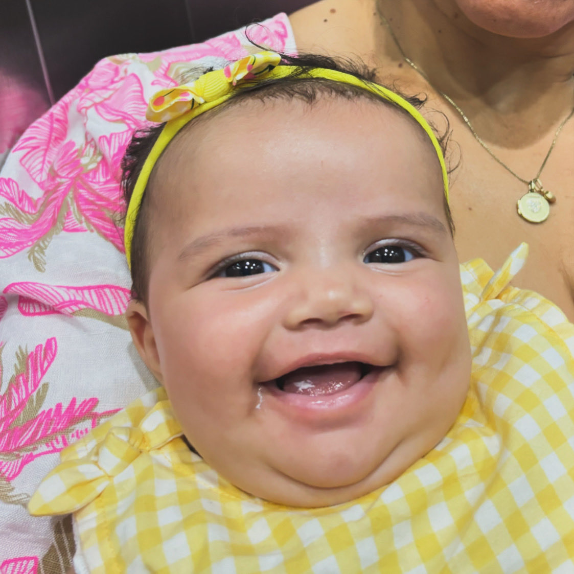 Linefassis10's tweet image. Três meses que nossa casa tem uma alegria sem explicação, três meses que nossa preciosidade chegou mostrando quem é que manda né Maliaaa haha Feliz Três meses gordinha da mamãe nós amamos você obrigada pela sua alegria 💛👧🏻✨