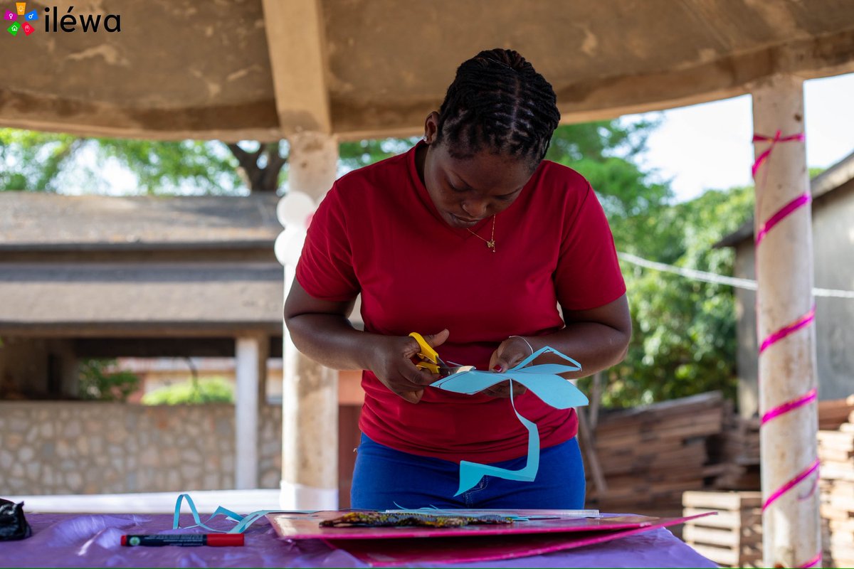 Aujourd’hui, on met à l’honneur la dignité menstruelle ✨

À Iléwa, nous croyons qu’aucune fille, où qu’elle vive, ne devrait se sentir limitée, honteuse ou démunie à cause de ses règles.

Pour chaque fille, sa dignité menstruelle. 
#DignitéMenstruelle #GHM #Iléwa