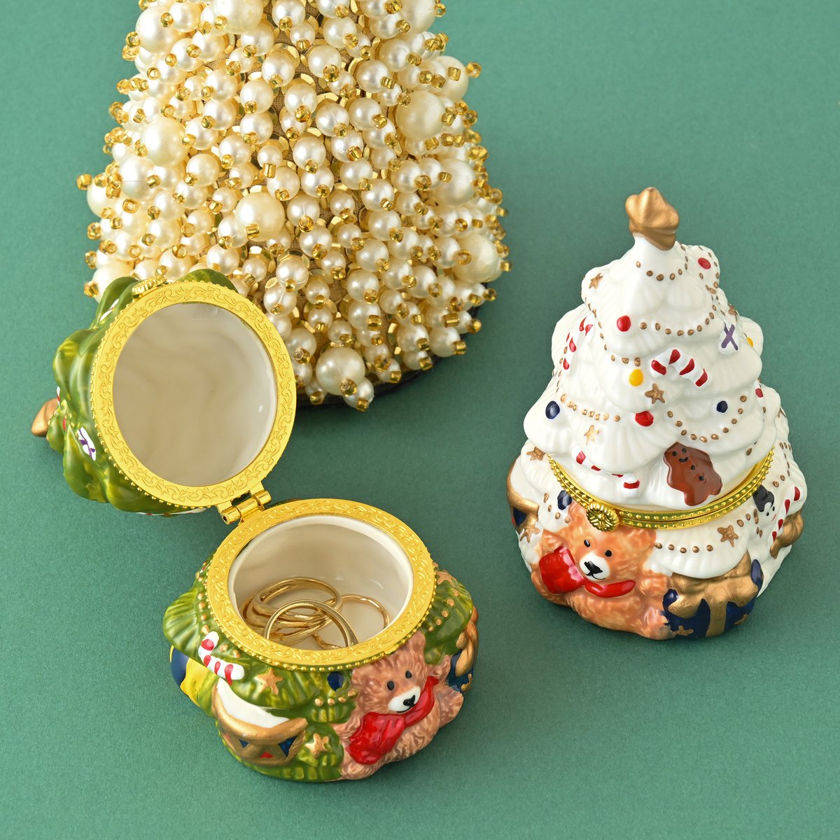 あなたはどっちがすき❔ クリスマス感溢れるデザインに心高鳴る小物