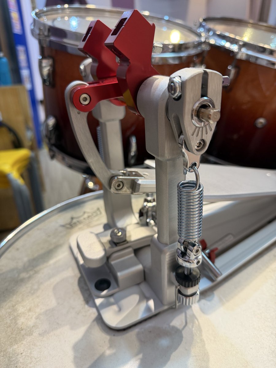 新しいツインペダルを手に入れた🥰
チェーンじゃない部分がミニマリスト気質な私はじゃらじゃらしなくて落ち着く