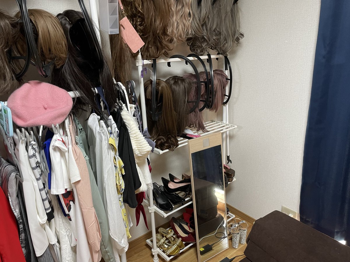 rio_mask_'s tweet photo. 前に女装用に借りていたマンション
欠点はお金かかるしめちゃくちゃ服が増えますw
ウエディングドレスまで買ってました💦
いろいろあって金銭的に厳しそうだったので解約したけどまた場所が欲しい😂

誰か一緒に借りません？（冗談） https://t.co/hb37ViC5kz