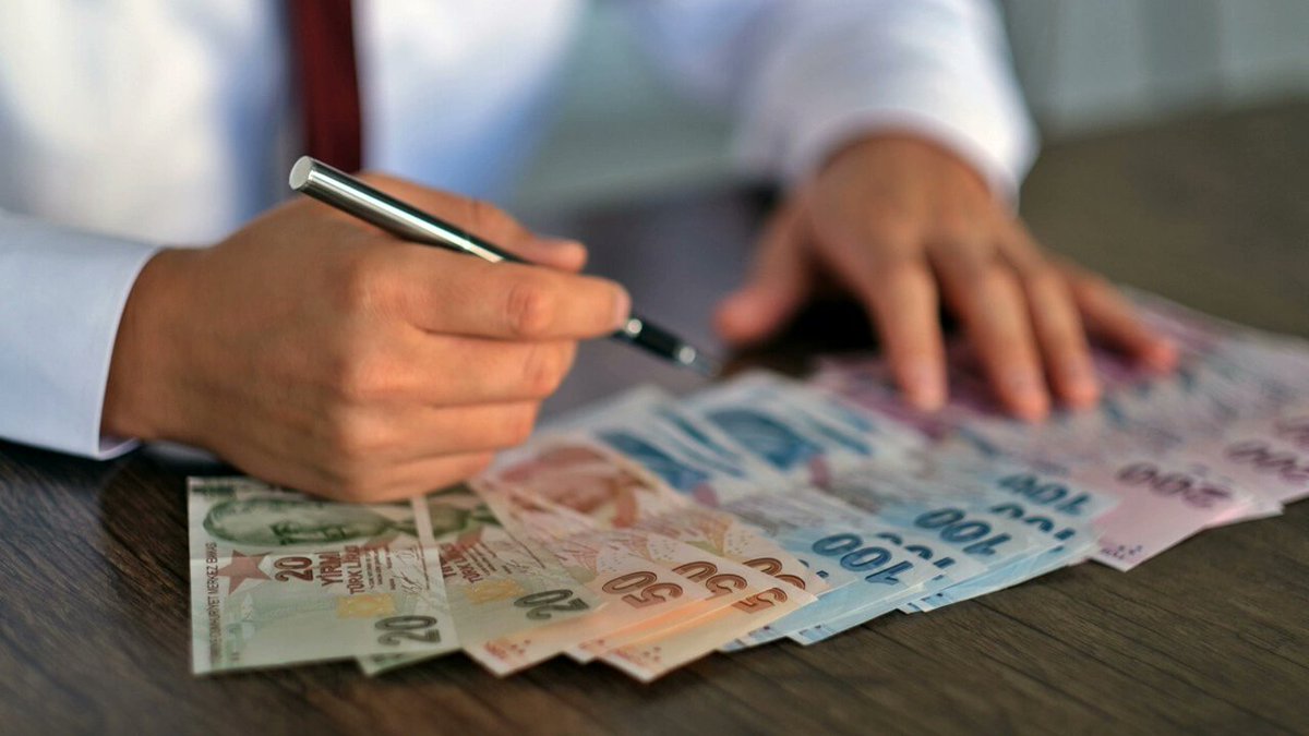 Medyada, üst düzey memurlar için yapılan maaş artış teklifinin geri çekilmesini müteakip, üst düzey yöneticilerin tekliften çıkarılarak önergenin yeniden düzenleneceği ve sadece bir kısım memurlara verileceği bilgileri yer almaya başladı.

Daha önce de defalarca belirttiğimiz