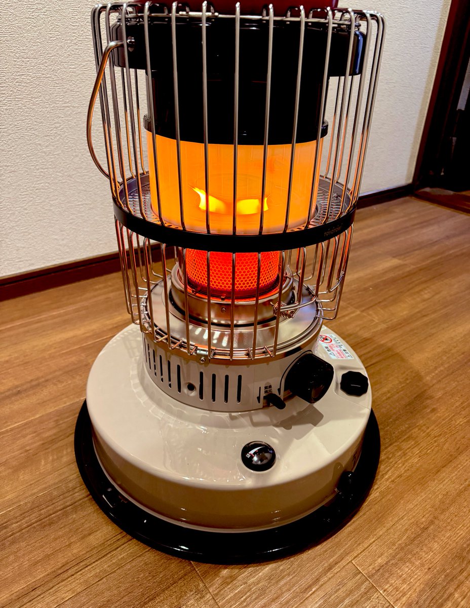 goemon_2018's tweet photo. レトロなストーブ買った☺️めっちゃかわいぃ❤️
#レトロ
#ストーブ https://t.co/9TosmHl40v