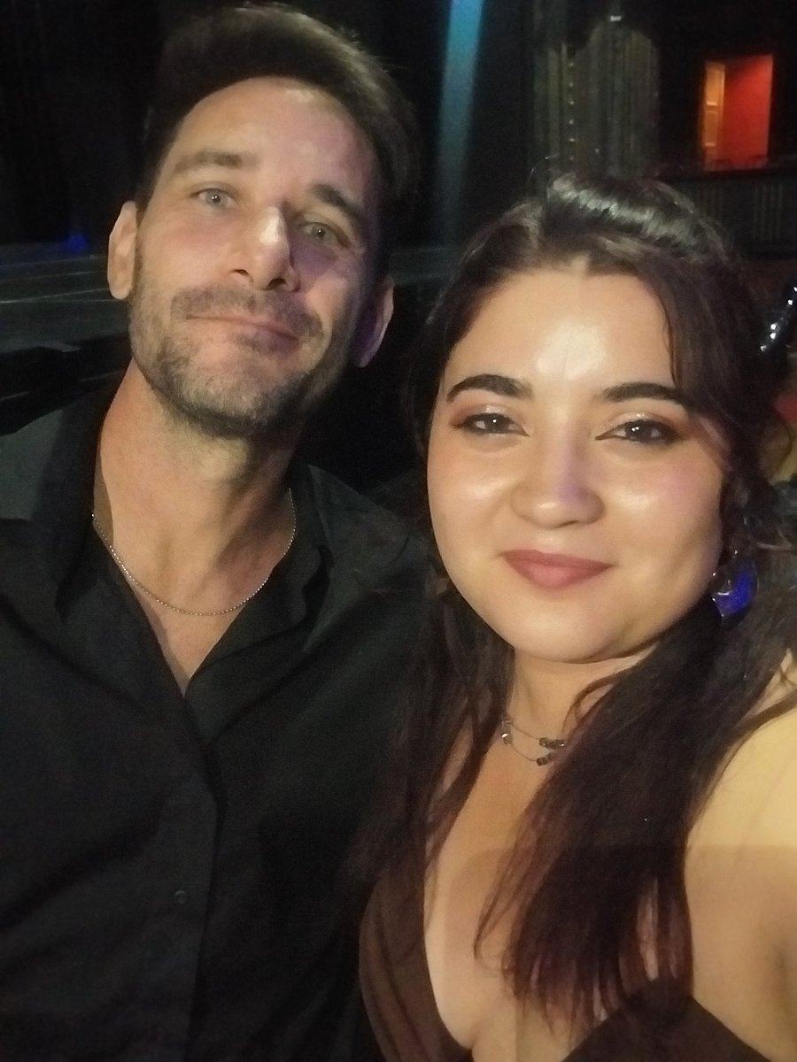 luciaoses1's tweet photo. ✨ Una noche de música, poesía y ciencia.
#ElClubDeLaTusa 💫❤️ @JaSantaolalla 🪐🎶 Verte siempre es tan gratificante. Me divertí muchísimo escuchándote hablar filosofía y física 👏👏. Gracias https://t.co/N0N8EiPAwn