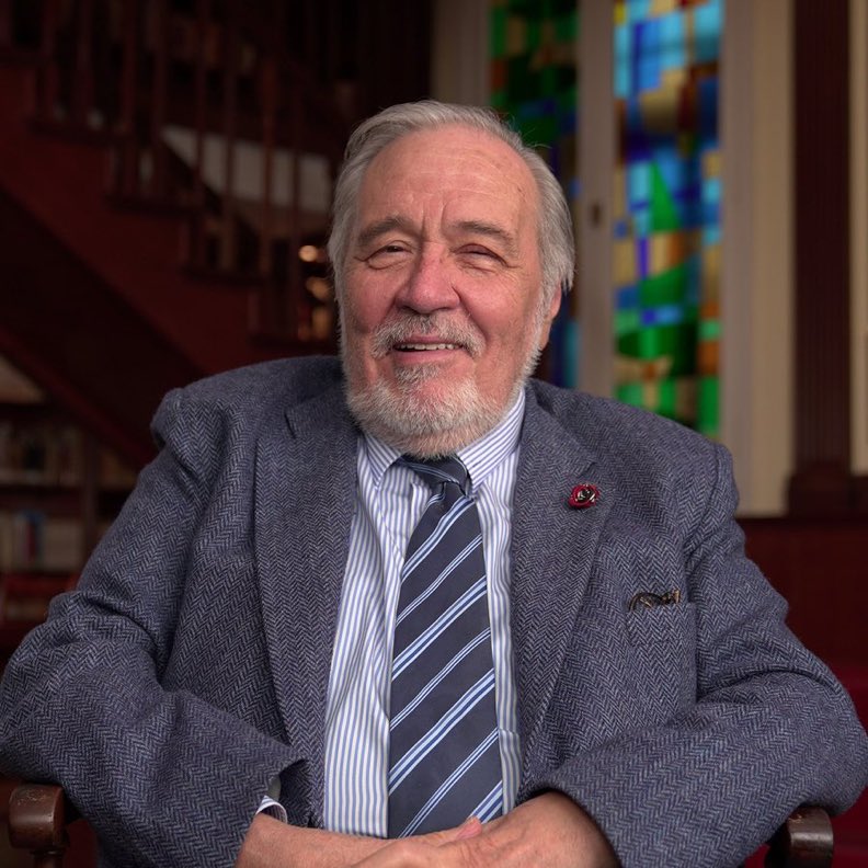 İlber Ortaylı: "Gençler bilmedikleri dünyaya aşık, herkes algıya koşuyor.

Dış örgütlerin çok büyük payı var. Türkiye'den gençlerin kaçmasını ve nefreti teşvik ediyorlar.

Sanal medyanın arkasında Alman istihbarat örgütleri var."