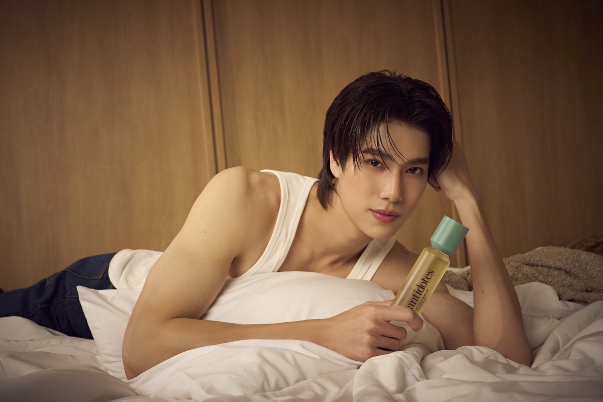 “ภูวิน-ภูวินทร์ ตั้งศักดิ์ยืน” นั่งแท่นแบรนด์แอมบาสเดอร์คนแรกของ Antidotes ถ่ายทอดเสน่ห์แห่งความหอมรูปแบบใหม่ผ่าน “Soft Touch Body Oil” ภายใต้คอนเซปต์ “ผิวหอมสะกดทุกสัมผัส”

📌facebook.com/share/p/1BoUhf…

#AntidotesXPhuwin
#ผิวหอมสะกดทุกสัมผัส
#AntidotesExperience #Antidotes
#BodyOil