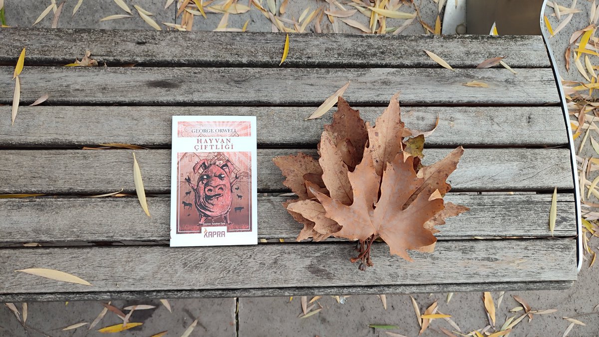 İnsanoğlu kendinden başka hiçbir yaratığın çıkarını gözetmez...

#hayvançiftliği
#GeorgeOrwell