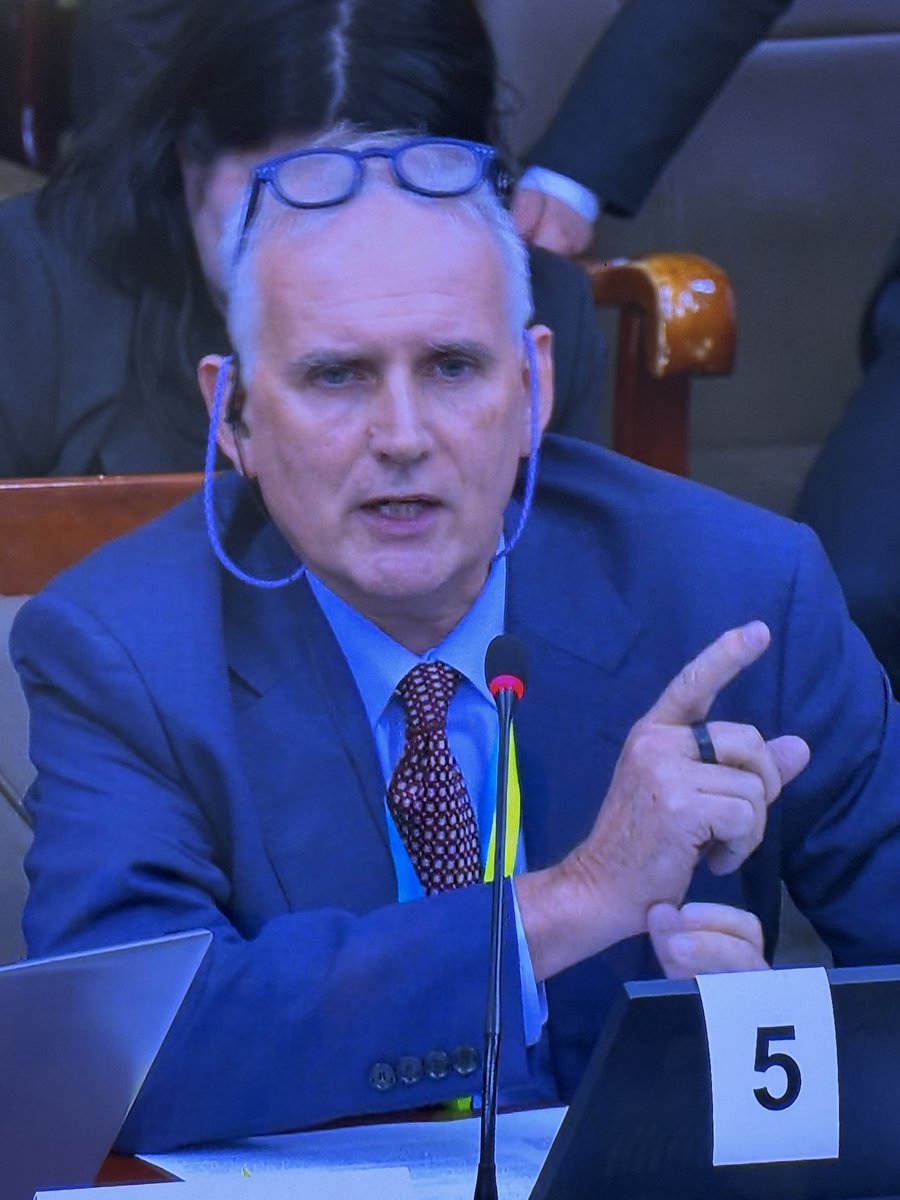 Энэ бол айхтар Чөтгөр бнөө…
Ийм хүмүүсийн мэдлэг ур чадвар дээр үндэстэн дамнасан мафи хөлждөг ажээ