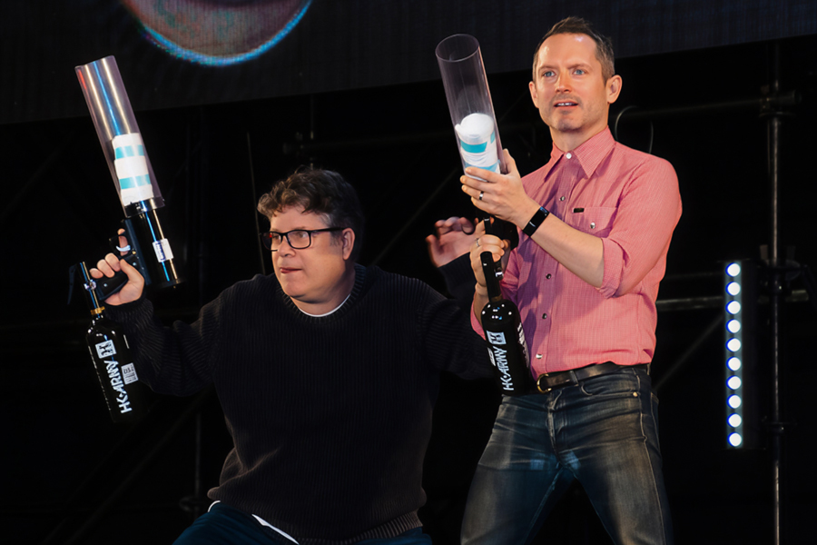 Elijah and Sean go all the way to Tokyo to launch t-shirts at people with air blasting apparatuses. Looks like a fun time! 🥳