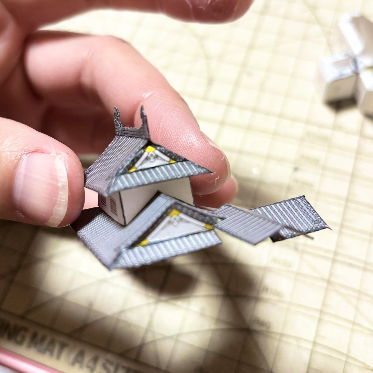 nosuke311's tweet image. 2025年3城目 岸和田城 
その6 小天守屋根2、一階

秀吉は紀州征伐を決め、その前線基地として岸和田城を再構築しています。 その後も城の整備は続き現在の石垣造りの城となりました。

#ファセット #ペーパークラフト #日本名城シリーズ #岸和田城🏯