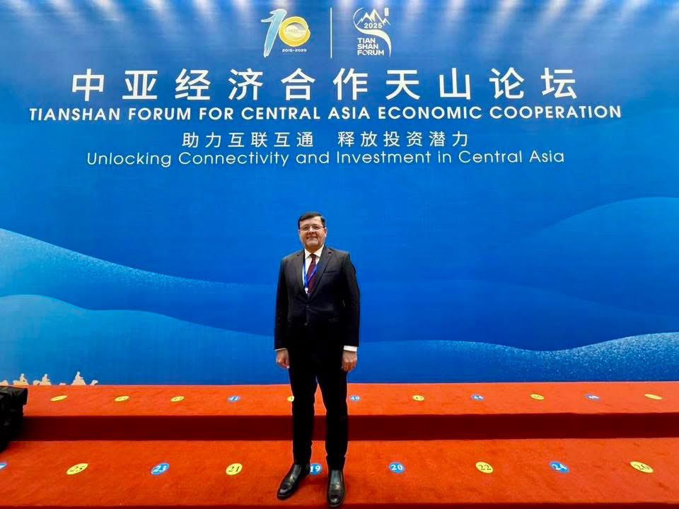 The 2-days Tianshan Forum for Central Asia Economic Cooperation opened on Tuesday in Urumqi, Northwest China's Xinjiang Uygur autonomous region, drawing over 300 government officials and representatives from financial institutions, think tanks and the private sector participated.