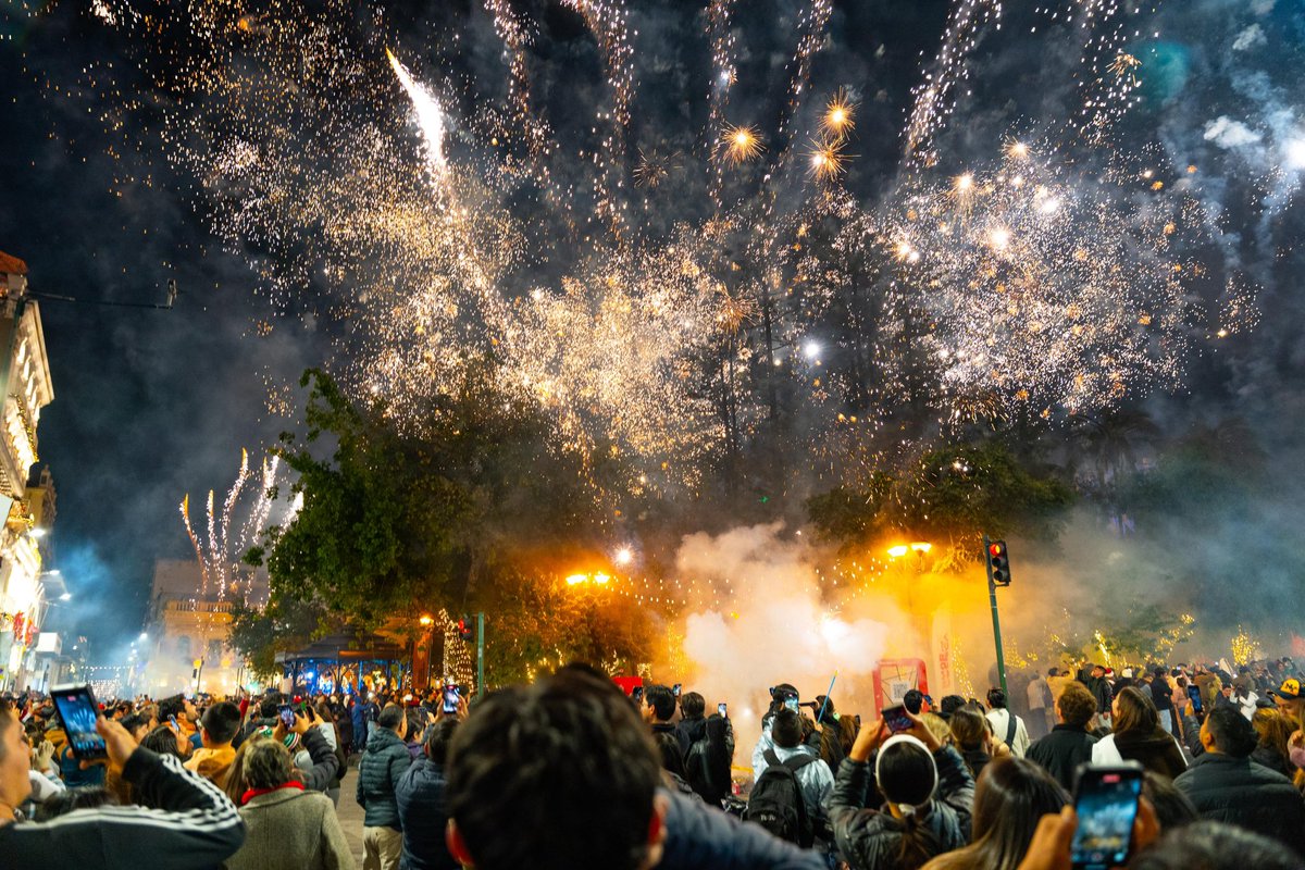 #Navidad🎄

Quiero agradecer a las decenas de miles de personas que asistieron ayer a los 3 eventos de iluminación navideña 

Disfruten mucho de la ciudad con alma, magia y luces

Prometo el año próximo hacer algo con más magia y considerar la inesperada cantidad de personas para