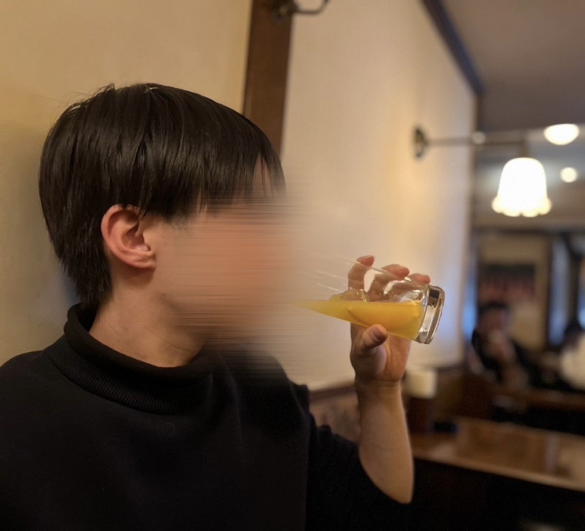 XYZabzorb's tweet photo. 最近の雰囲気
梅田のBARで！下ろしてるの評判いい https://t.co/itgXQFPavG