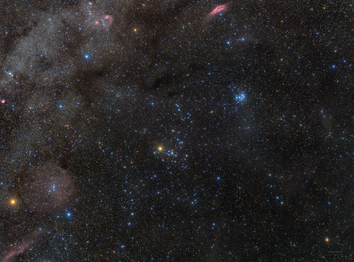 先日撮影した、おうし座です。
写真中央の明るい星がアルデバラン。
アルデバランの右上の青い星の集まりがすばるです。
（先日、静岡県伊豆半島にて撮影）
今日もお疲れさまでした。