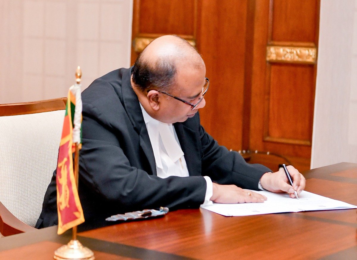 The man who controversially enabled @gotabayaR to run for the 2019 presidency despite not being a Sri Lankan citizen, Yasantha Kodagoda, is sworn in as Acting Chief Justice. <a href="/anuradisanayake/">Anura Kumara Dissanayake</a> 's SM handles remain silent on the appointment. GR’s citizenship case is still pending.