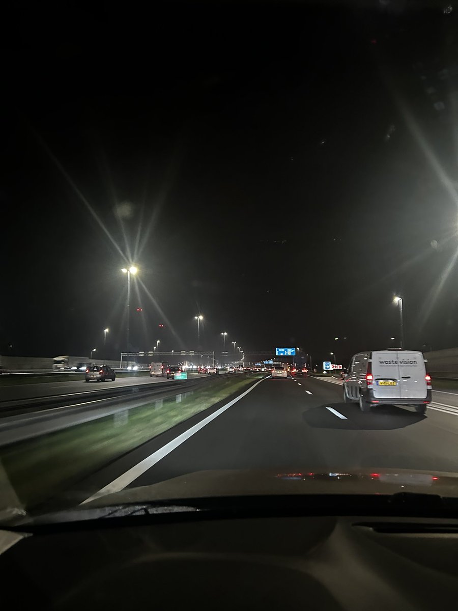 Daarom ging u om 6.15 naar uw werk. Misschien is het een idee om ook de rekeningen van Oekraïense oligarchen eens te onderzoeken? Staan ook nog ettelijke miljarden op: