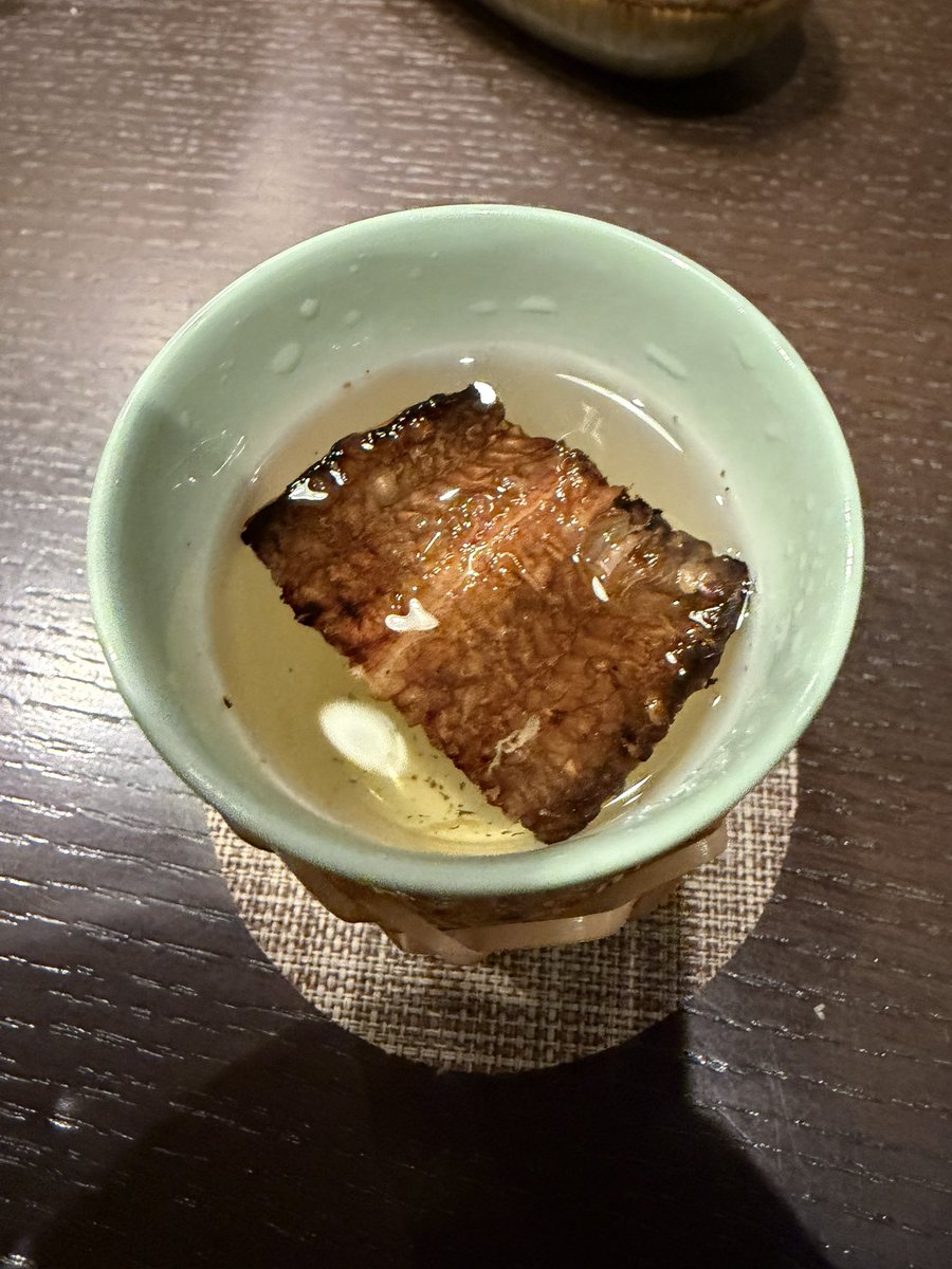 TAMAGOMAN6's tweet photo. 忘年会その1
４人で銀座であなご料理→B'zライブ@東京ドーム　
#玉ゐ https://t.co/u33v6VqNTP