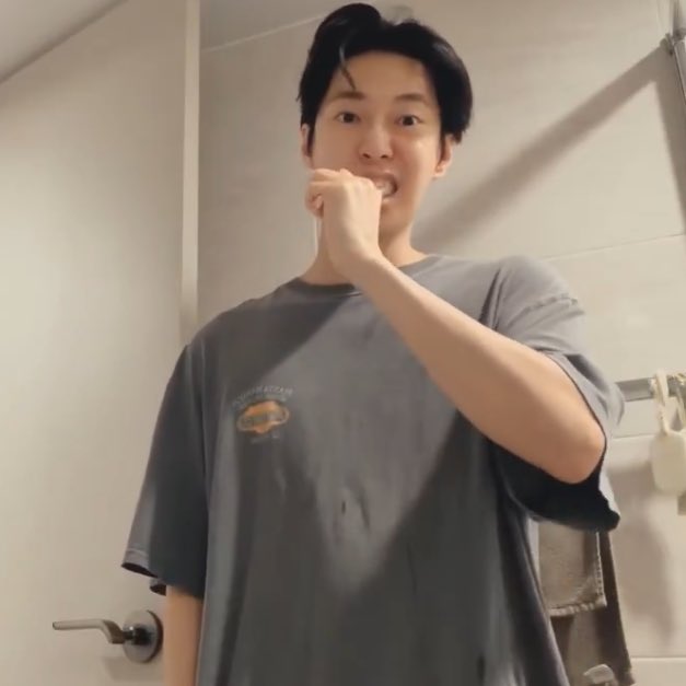 kdysource's tweet image. “Really finally, I love you all so much.
It's late, but as much as it's late, I'll say it a lot. I love you! 💚” - DOYOUNG