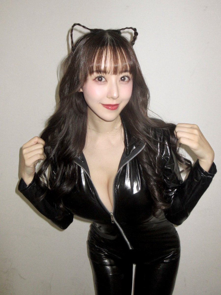 mina_pochico's tweet photo. ボディスーツ好評なので沢山載せちゃう🐈‍⬛

#コミコン https://t.co/YhXlnB6ZrO