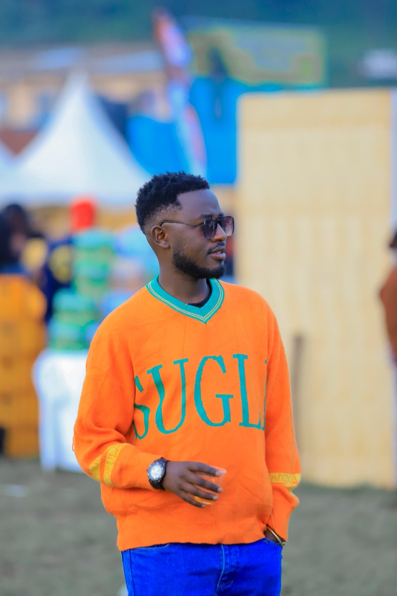 hillsfmkabale's tweet photo. The hills day bender is on , join us @arinaitwetasha X @McAustinz
we are here to spice up your afternoon
powered by @AquafinaUganda
where are you listening in from?
#enricheddrinkingwater
#hillsdaybender
#freshhitsforkigezi
#takingyoutothetop https://t.co/EeyoKnbOX3