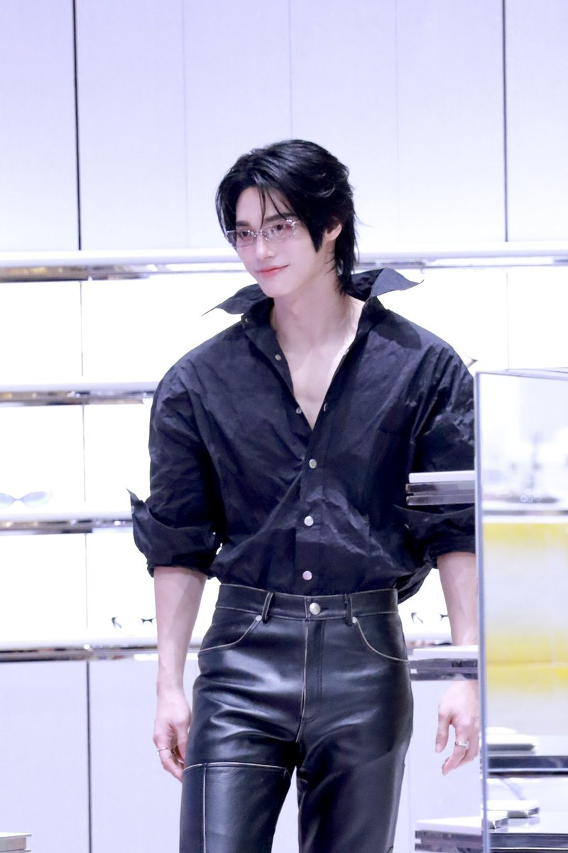 เอว 18 ปะคะเนี่ย

WIN OPENING HAUS NOWHERE BKK

#winxhausnowherebangkok
#hausnowherebangkok
#hausnowhere 
#GentleMonster #TAMBURINS
#winmetawin