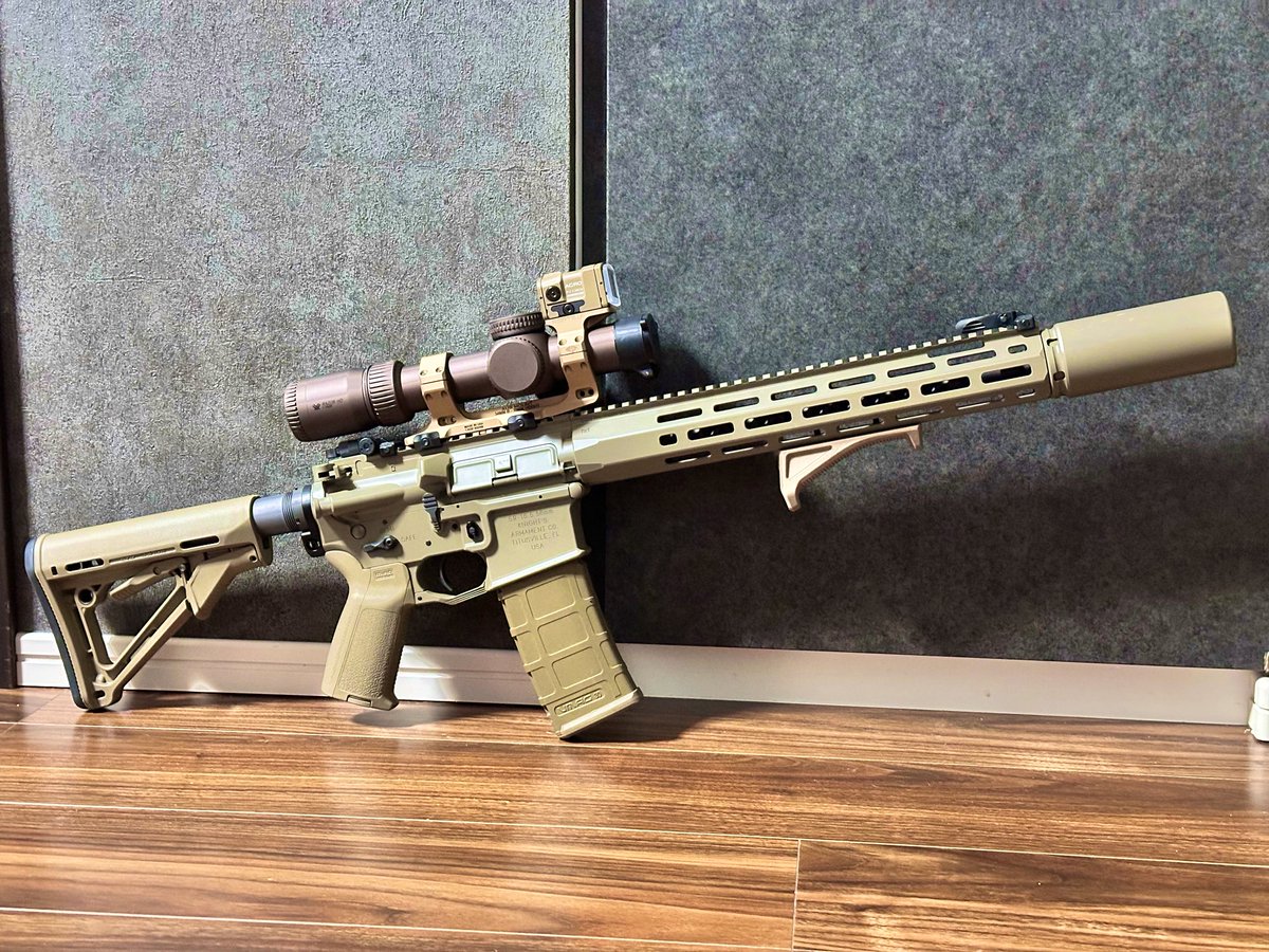 sasimiuo2's tweet image. #L403A1
#KS1
#KAC

やっと出来ました！VFCのL403A1です！
スコープVortex Razor HD Gen IⅢ
ドットサイトAimpoint ACRO P-2 Red Dot Reflex Sight FDE
マウントReptilia ROF 90 for Aimpoint ACRO &amp;amp; MPS+Reptilia AUS Mount
グリップMAGPUL MIAD
ストックMAGPUL CTR
フォアグリップ MAGPUL M-LOCKAFG