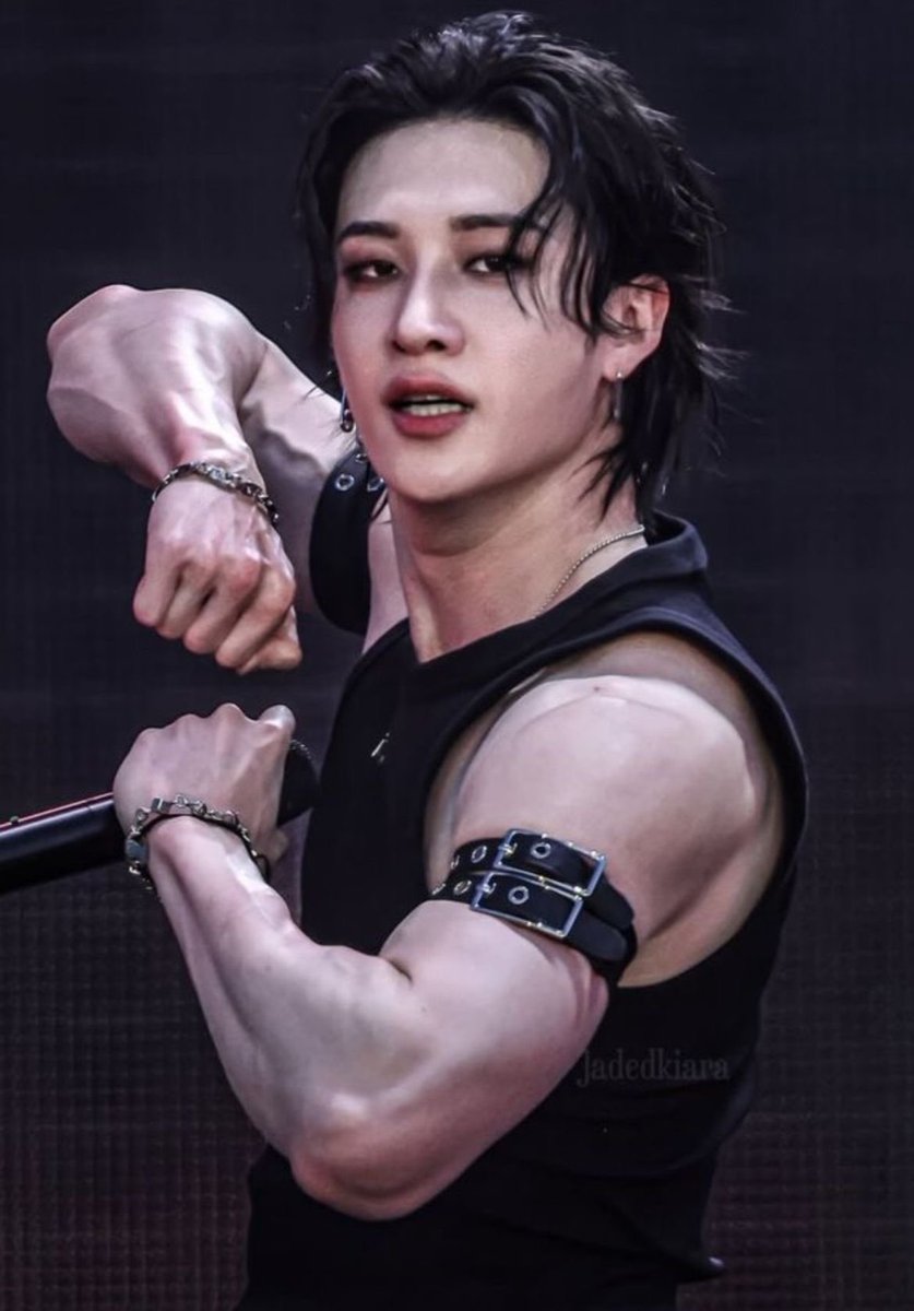 wlfiechans's tweet image. wait i’m missing escape chan right now