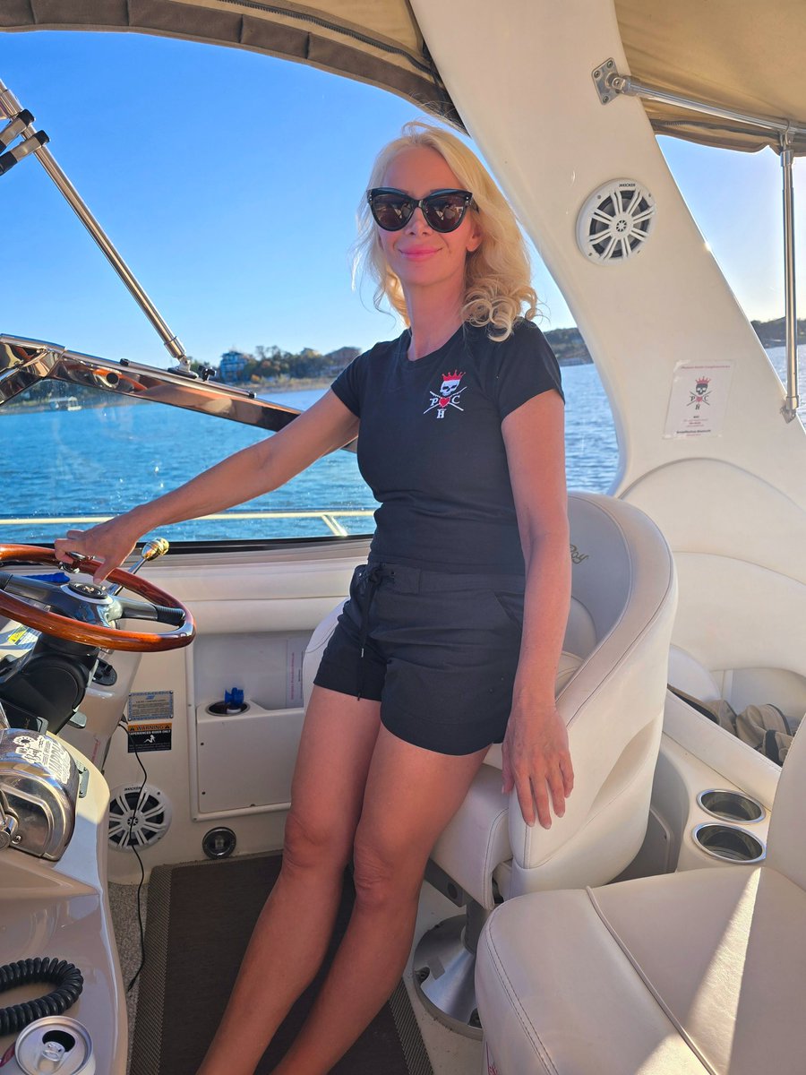 CharterHunter's tweet photo. #CaptainKate enjoying an afternoon cruise!!! ππ΄ββ οΈπΆππ΄ββ οΈπΆ
#PleasureHunterCharter
#LakeTravisTX
#AustinTX
#CharterLakeTravisTX
#AllHandsOnDeck
#ThingsToDoInAustin https://t.co/aK3YDnCVfy